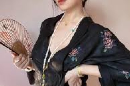 陪玩陪睡就是皮毛！继手伸进裤子后又一女星自曝50多都不放过
