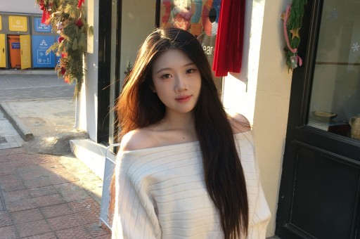 某顶流明星深夜被拍与神秘女子共进晚餐疑似新恋情曝光！